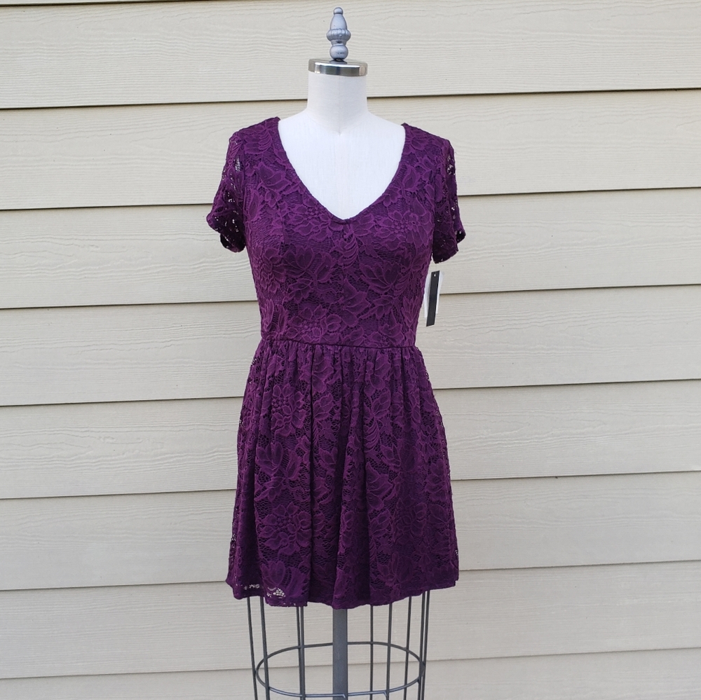 NEW Xtraordinary Plum Floral Lace Cap Sleeve Dress